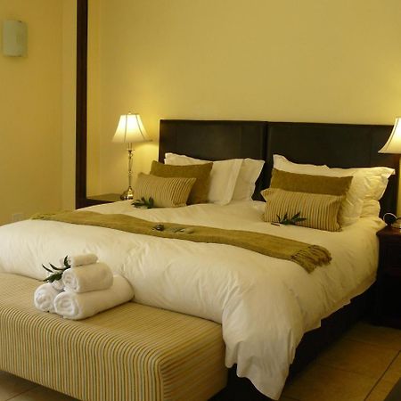 Moon And Sixpence Garden Guest House Muldersdrift Esterno foto