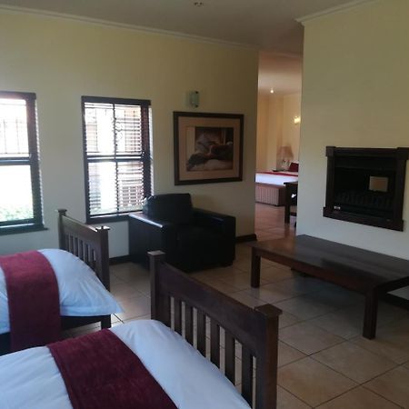 Moon And Sixpence Garden Guest House Muldersdrift Esterno foto