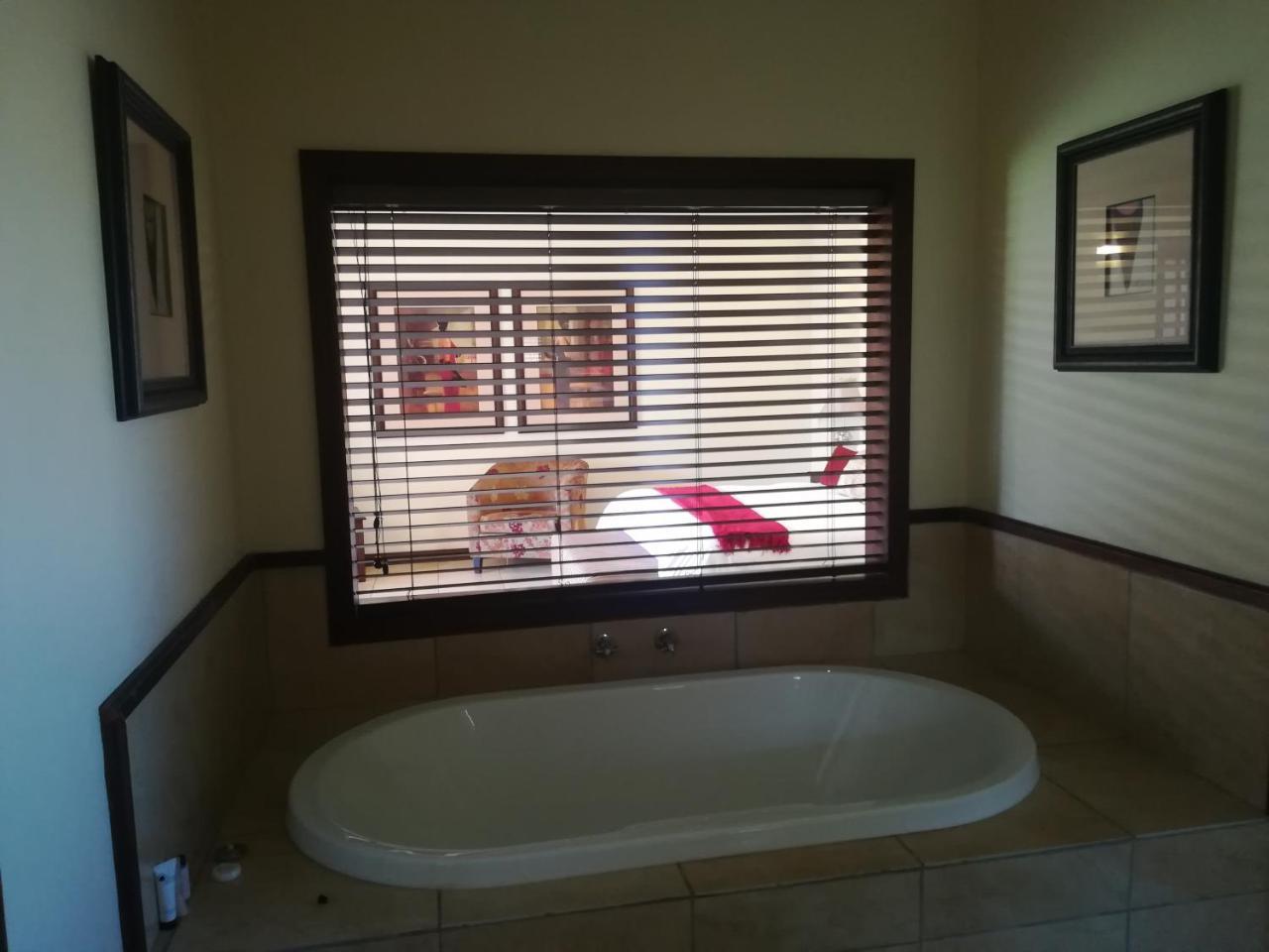 Moon And Sixpence Garden Guest House Muldersdrift Esterno foto