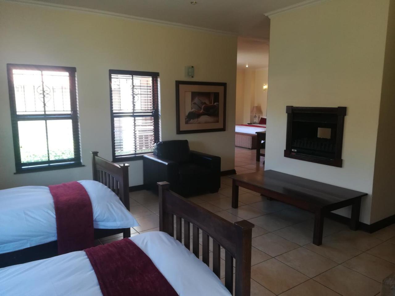 Moon And Sixpence Garden Guest House Muldersdrift Esterno foto