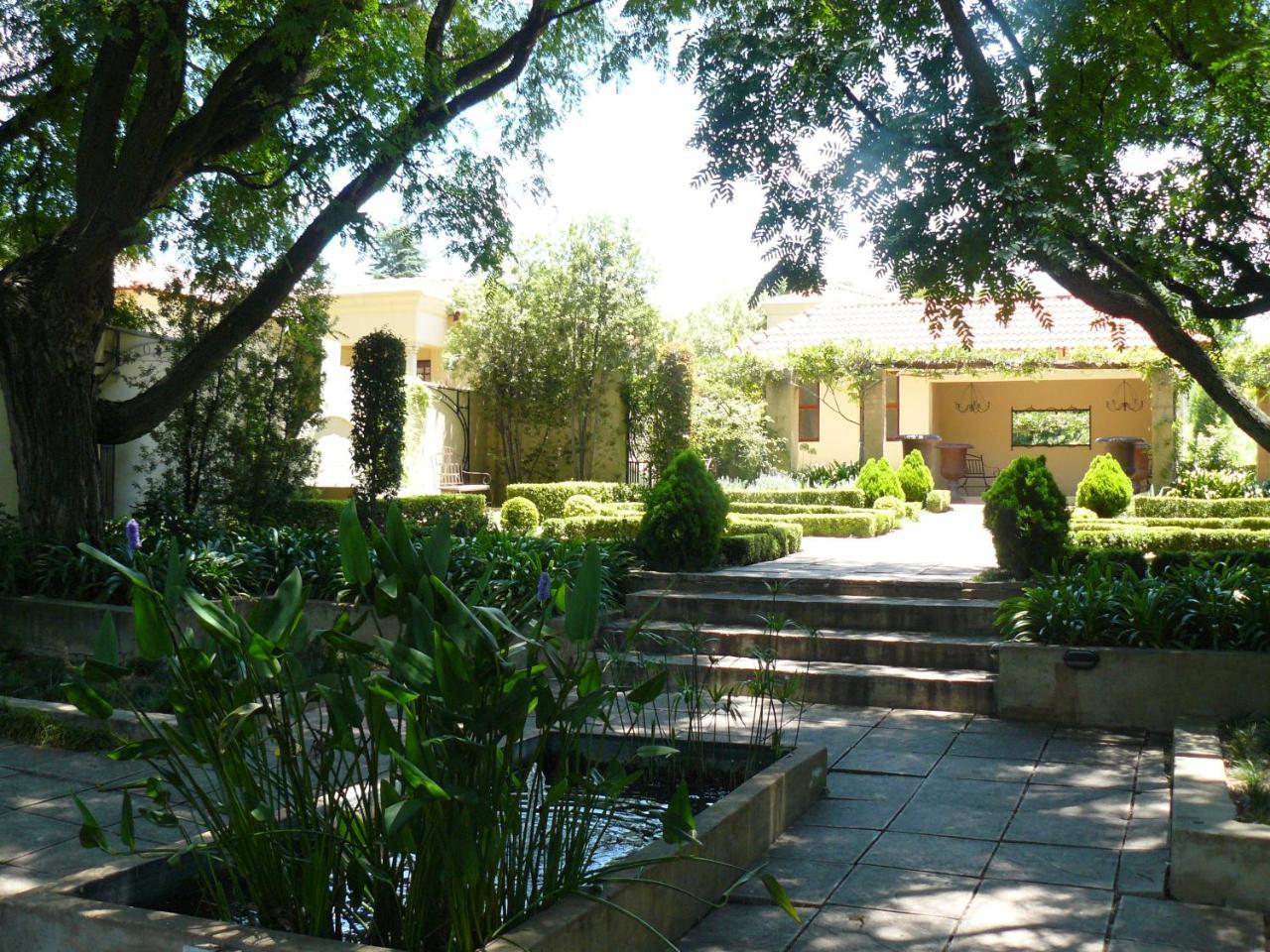 Moon And Sixpence Garden Guest House Muldersdrift Esterno foto