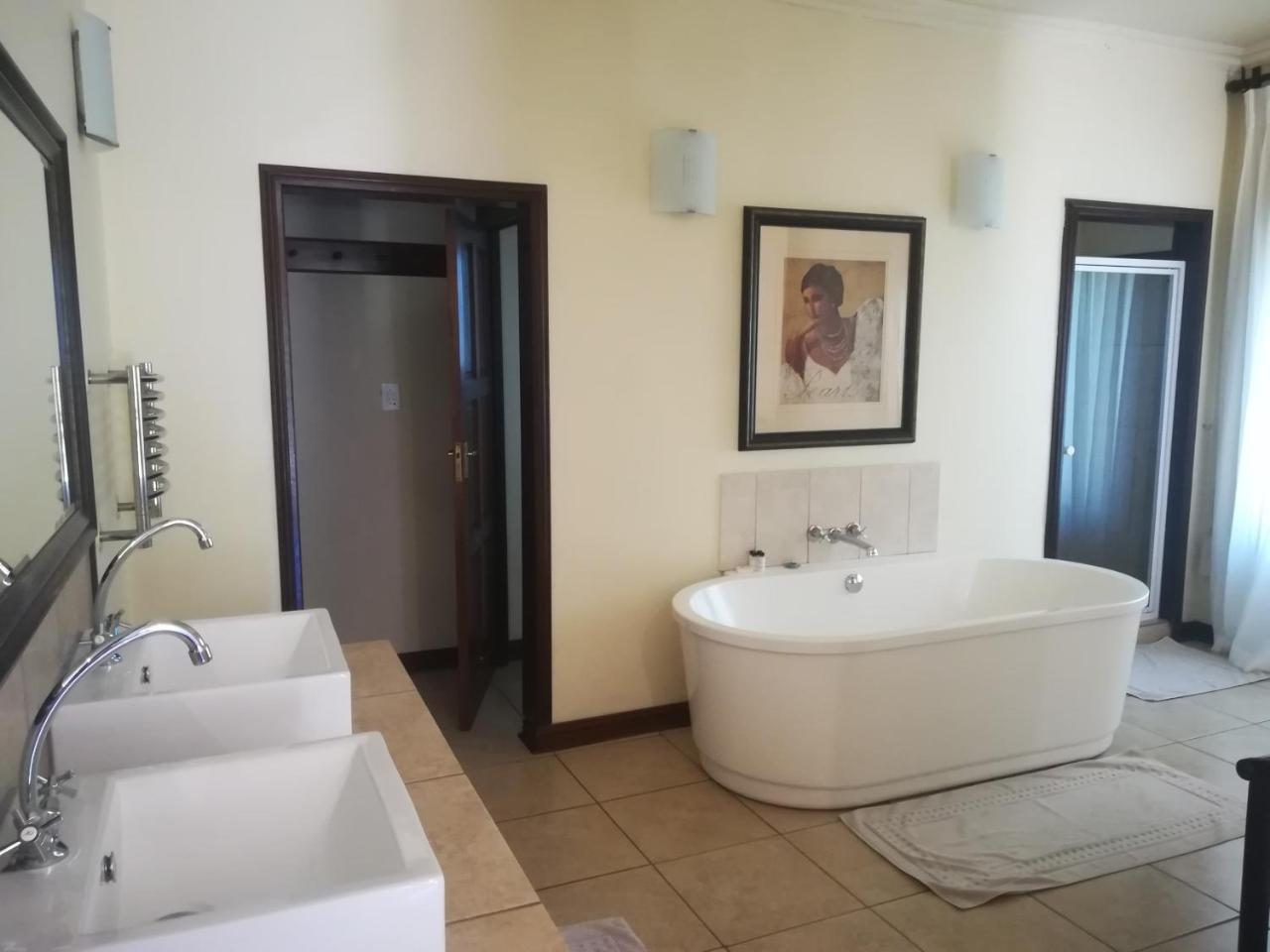 Moon And Sixpence Garden Guest House Muldersdrift Esterno foto