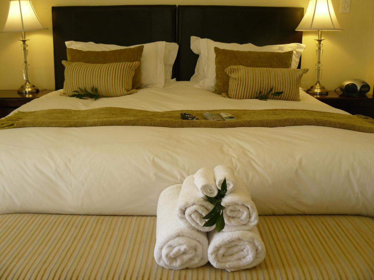 Moon And Sixpence Garden Guest House Muldersdrift Esterno foto