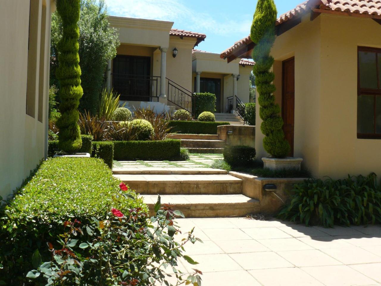 Moon And Sixpence Garden Guest House Muldersdrift Esterno foto